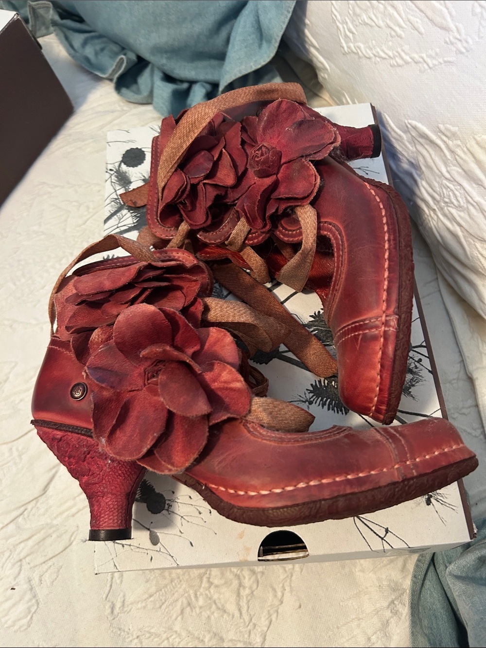 Women's Red Floral Appliqué Heeled Sandals